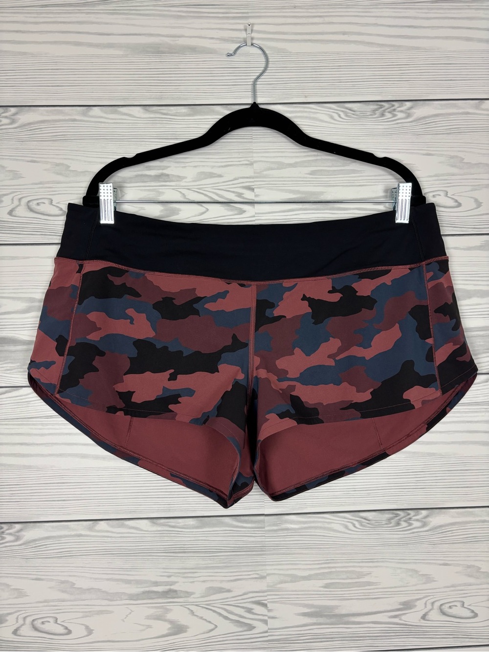 Lululemon Speed Up Low-Rise lined shorts size 12 camo smoky red - Picture 3 of 8